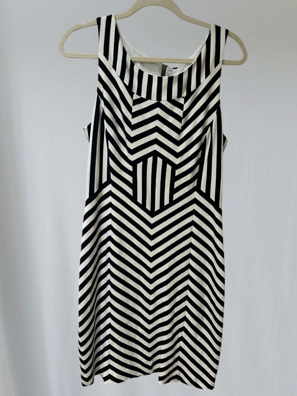Vera Wang Black and White Chevron cocktail Dress size 10